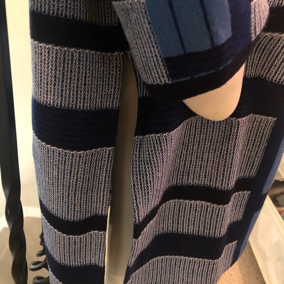 The sweater that is unstoppable! Bold, elegant and beautiful wearing ST JOHN! - Picture 4 of 10